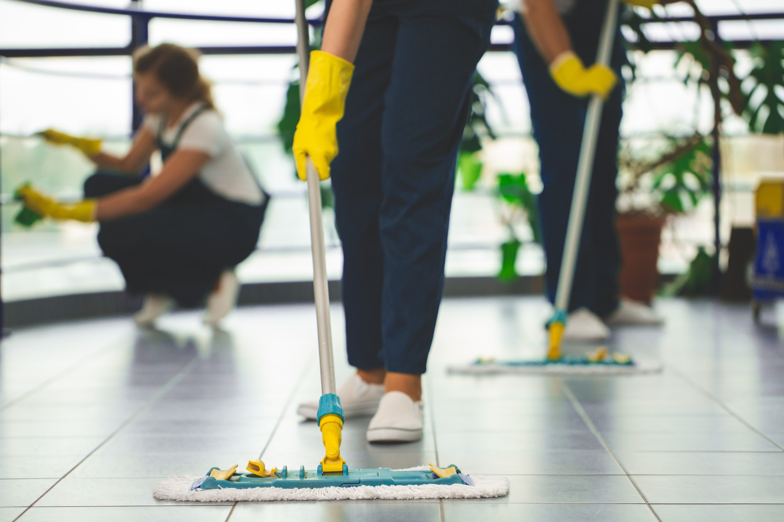 How to Prepare for the Cleaning Crew: 5 Helpful Tips